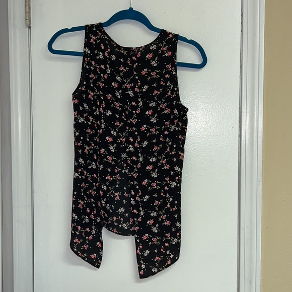 Express - XS - Floral Low Open back sleeveless top - Picture 4 of 4